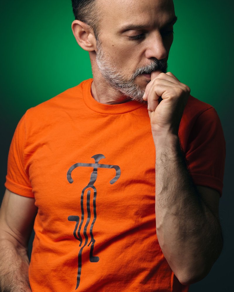 R6  2241-lighter-skin